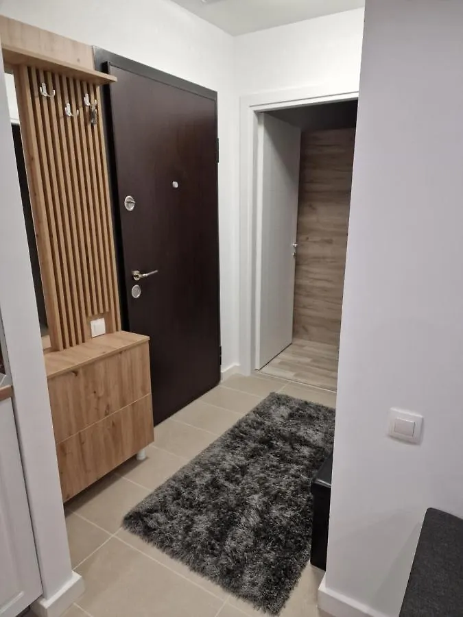 Golden Cosmopolis Apartment Cretuleasca